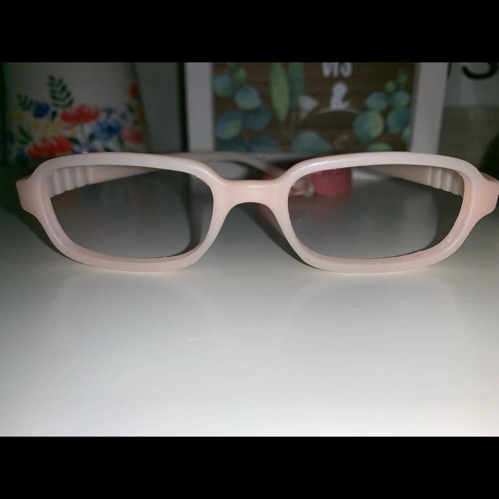 🔥📦 pink kid frames! Size 5-7.